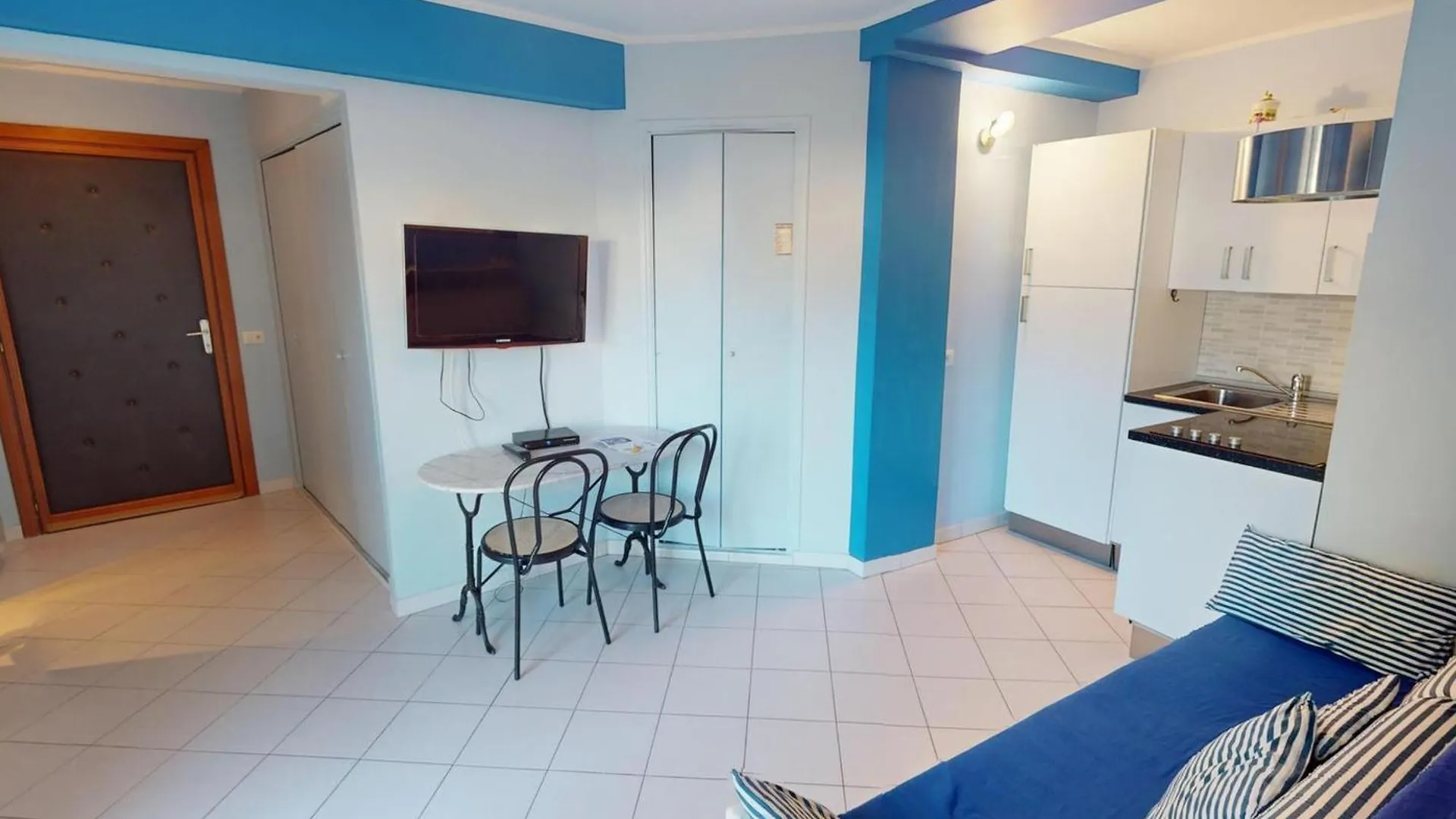 Charmant 2P Avec Terrasse Calme En Plein Centre De Menton, Proche Mer Et Commerces - Fr-1-196-348 Apartment