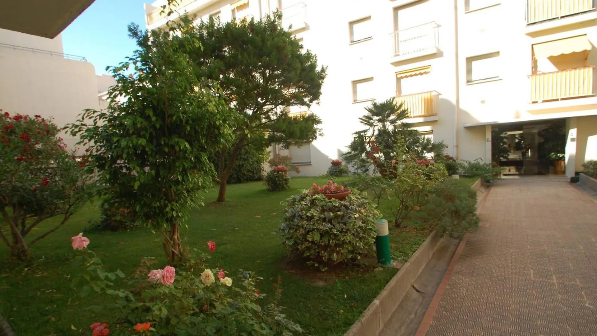 Charmant 2P Avec Terrasse Calme En Plein Centre De Menton, Proche Mer Et Commerces - Fr-1-196-348 Menton